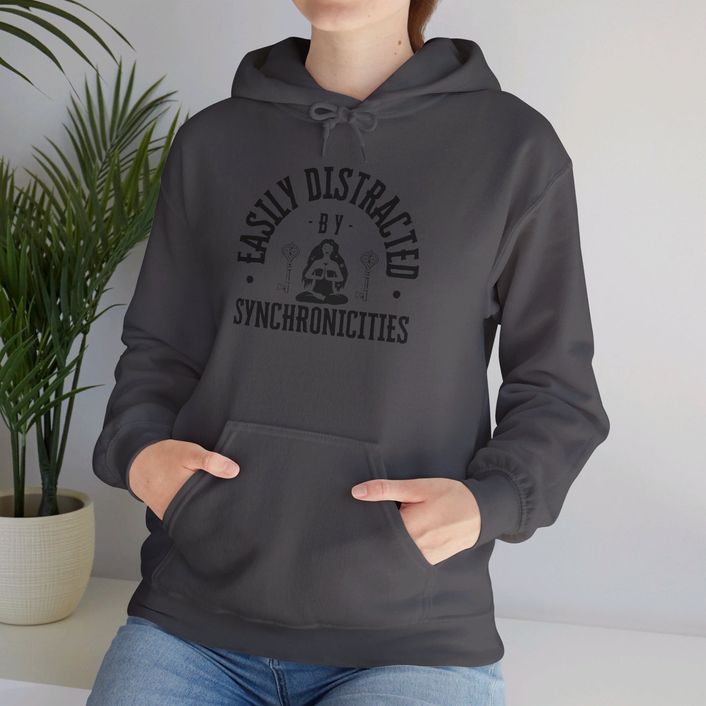 EASILY DISTRACTED - Unisex Heavy Blend™ Hooded Sweatshirt