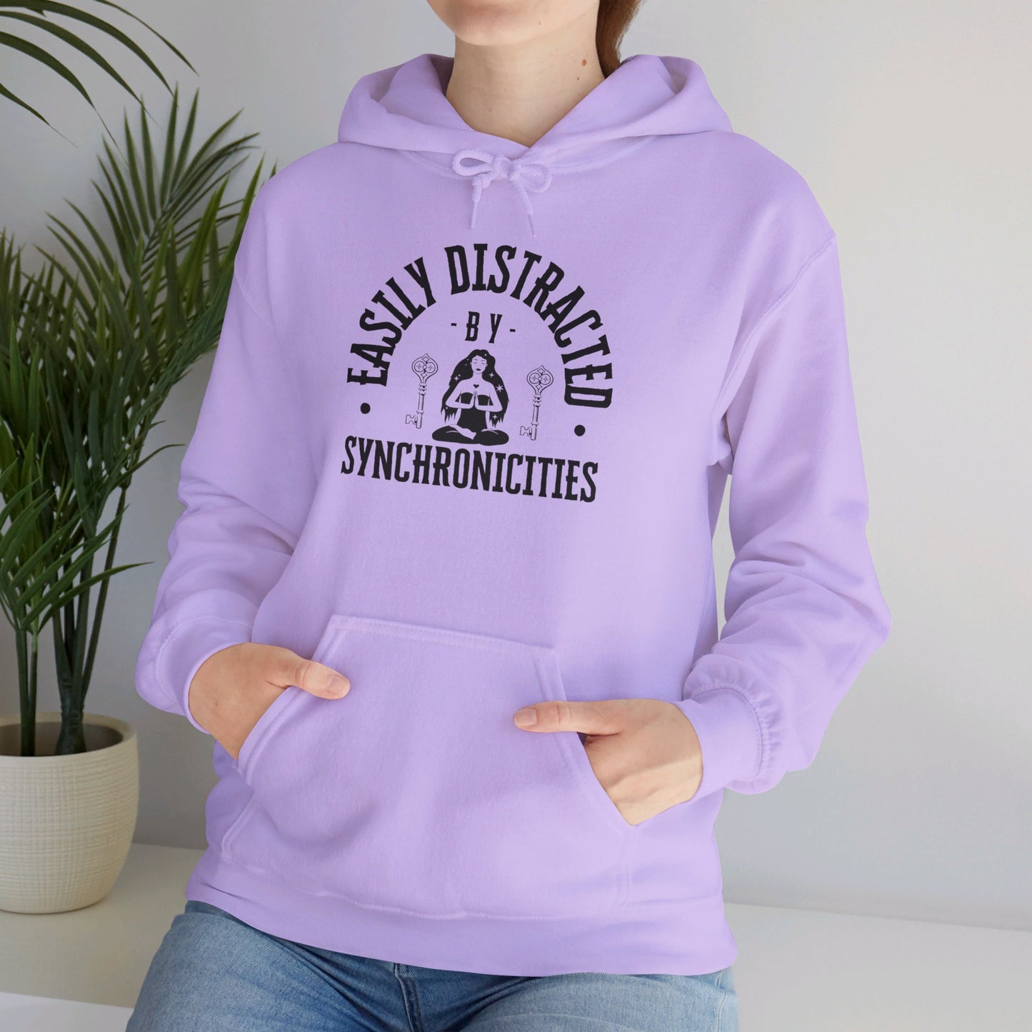 EASILY DISTRACTED - Unisex Heavy Blend™ Hooded Sweatshirt
