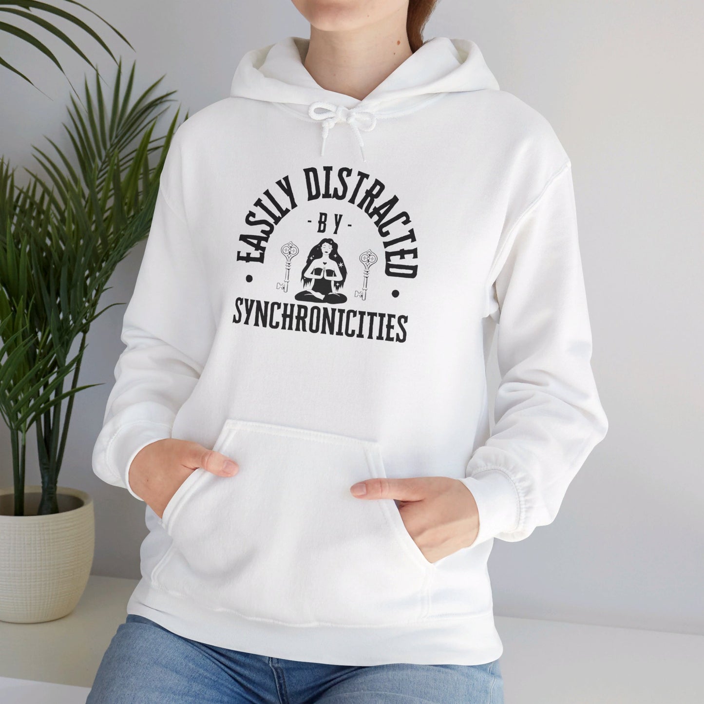 EASILY DISTRACTED - Unisex Heavy Blend™ Hooded Sweatshirt