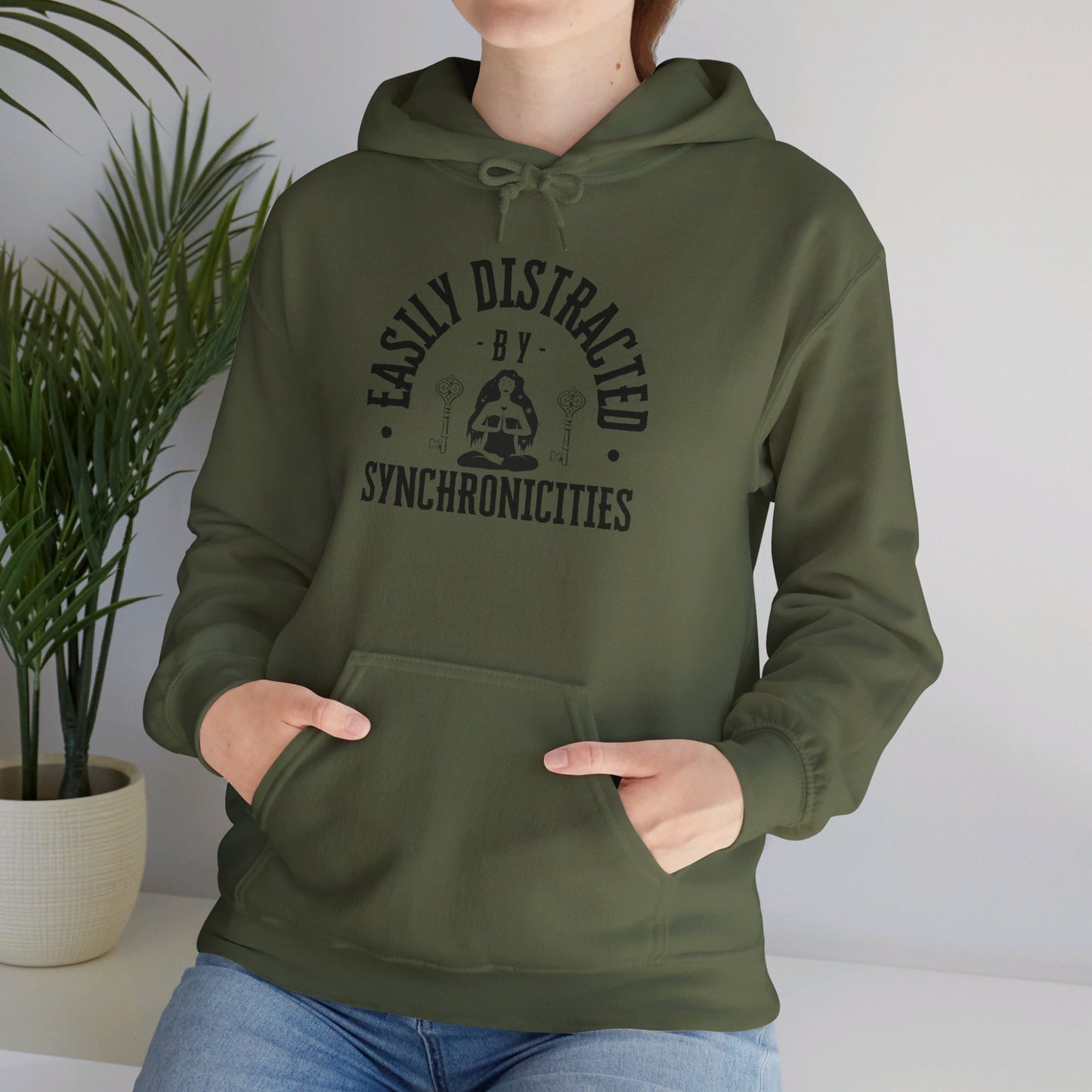EASILY DISTRACTED - Unisex Heavy Blend™ Hooded Sweatshirt